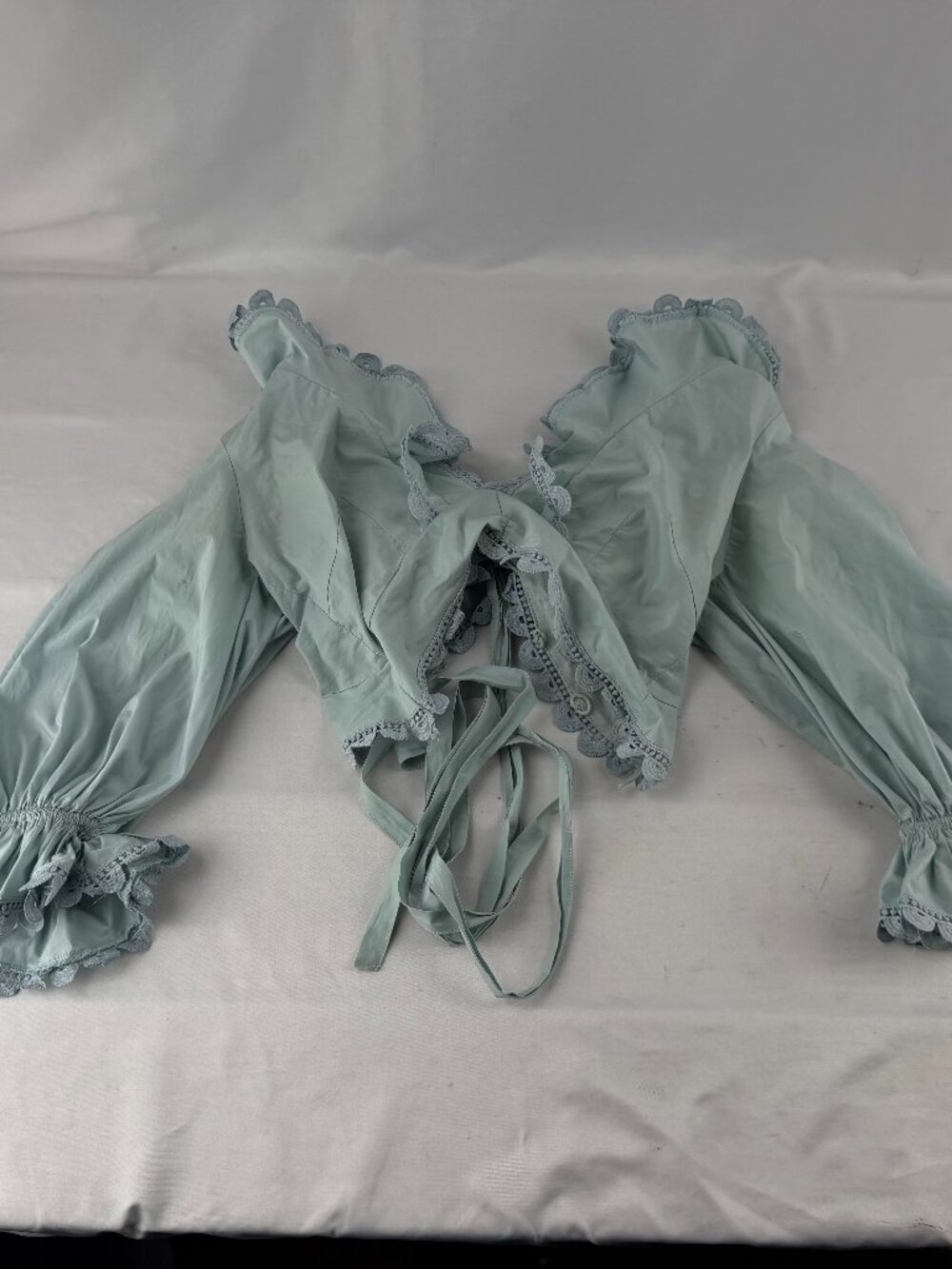 Olivaceous Sage Green Long Sleeve Tie Front Crop Top Scalloped Edge Medium M